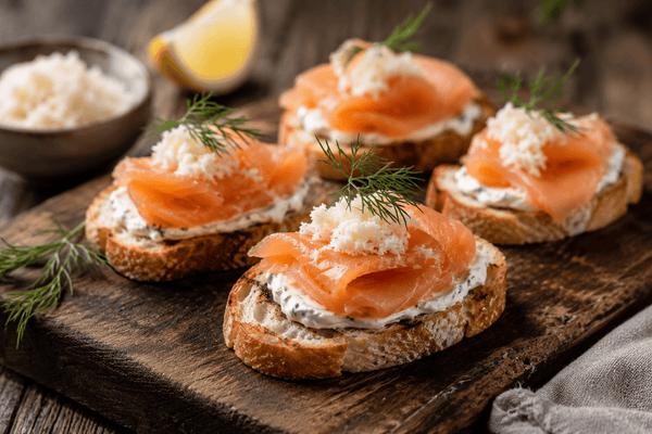 Crostini mit Räucherforelle und Kren