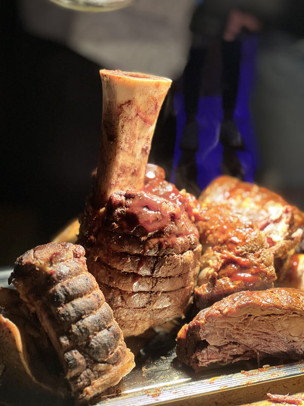 Gegrilltes Fleisch beim Kurs So grillt Niederösterreich als Teil des regionalen Grillerlebnisses